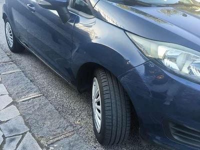 Usata Ford Fiesta 92 CV (67 kW) 2015 Blu Berlina