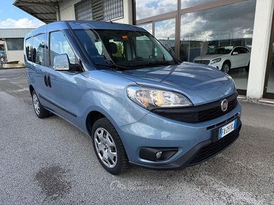 Usata Fiat Doblò Lounge 120 CV (88 kW) 2015 Blu Monovolume