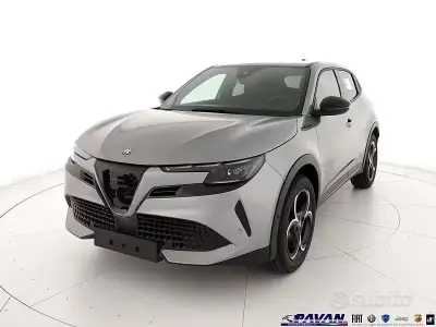 Nuova Alfa Romeo GT Junior Edizione Speciale 136 CV (100 kW) 2025 Grigio SUV