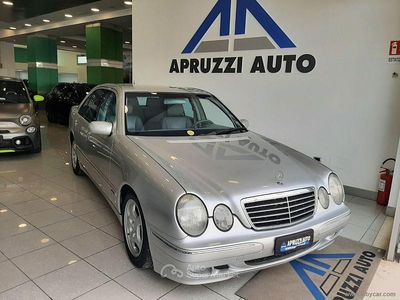 Usata Mercedes E270 Avantgarde 170 CV (125 kW) 2001 Argento Berlina