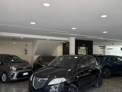Usata Lancia Ypsilon Platinum 69 CV (50 kW) 2016 Nero Utilitaria