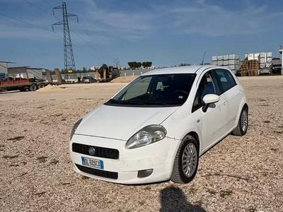 Usata Fiat Grande Punto Dynamic 90 CV (66 kW) 2007 Bianco Utilitaria