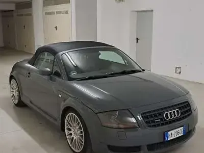 Usata Audi TT Roadster Design 225 CV (165 kW) 2000 Grigio Cabrio