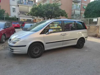 Usata Fiat Ulysse Active 120 CV (88 kW) 2009 Grigio Monovolume