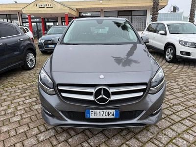 Usata Mercedes B180 Premium 108 CV (79 kW) 2017 Grigio Monovolume