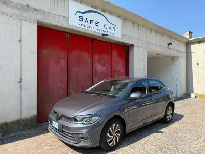 Usata VW Polo Life 95 CV (69 kW) 2023 Grigio Utilitaria