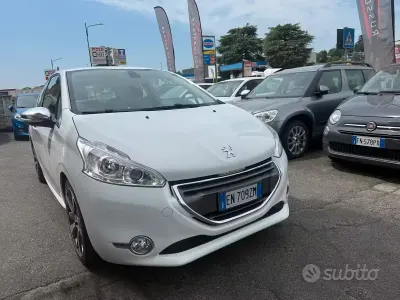 Usata Peugeot 208 Allure 92 CV (67 kW) 2012 Bianco Utilitaria