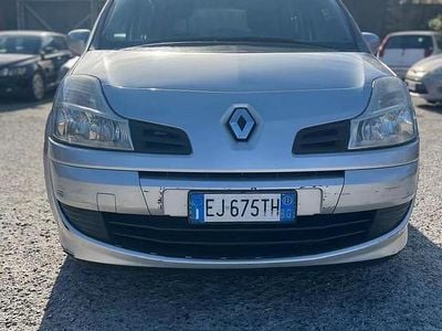 Käytetty Renault Modus 75 HP (55 kW) 2011 Harmaa Tila-auto