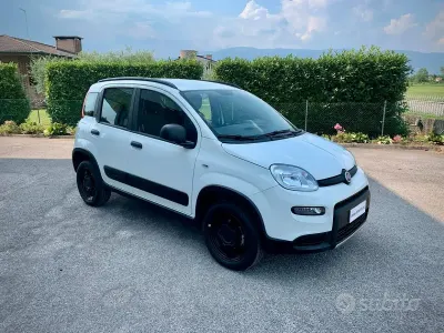 Usata Fiat Panda 4x4 S 85 CV (62 kW) 2020 Bianco Utilitaria