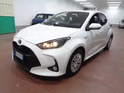 Usata Toyota Yaris Hybrid Business Edition 92 CV (67 kW) 2020 Bianco Berlina
