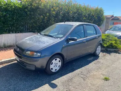 Usata Fiat Punto Feel 80 CV (58 kW) 2003 Blu/azzurro Utilitaria
