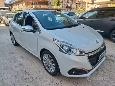 Usata Peugeot 208 100 CV (73 kW) 2017 Bianco Utilitaria