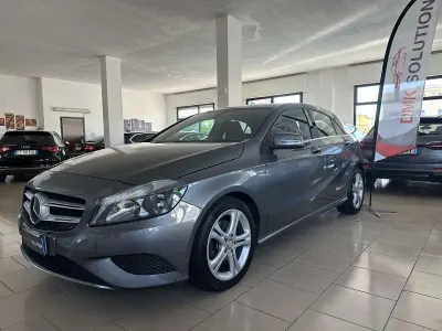Usata Mercedes A180 122 CV (89 kW) 2014 Grigio Utilitaria