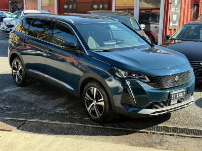 Usado Peugeot 5008 GT-line 131 CV (96 kW) 2023 Azul SUV