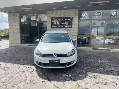 Begagnad VW Golf VI Highline 105 HK (77 kW) 2010 Vit Halvkombi