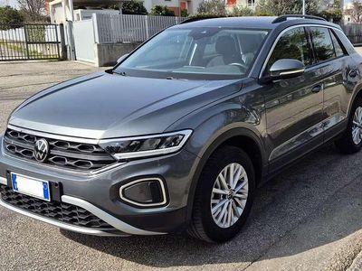 Usata VW T-Roc Life 110 CV (80 kW) 2023 Grigio SUV