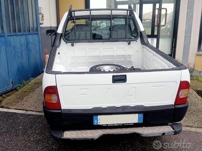 Usata Fiat Strada 60 CV (44 kW) 2001 Bianco Pick-up