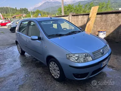 Usata Fiat Punto 69 CV (50 kW) 2005 Blu Utilitaria
