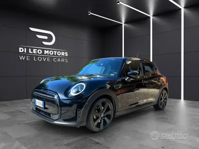 Usata Mini ONE 75 CV (55 kW) 2021 Nero Utilitaria