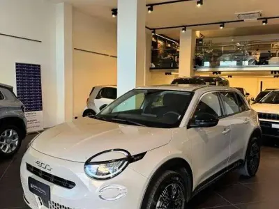 Usata Fiat 600 136 CV (100 kW) 2025 Beige SUV
