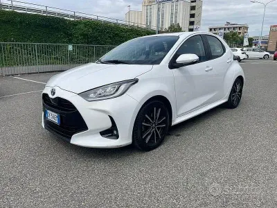 Usata Toyota Yaris Hybrid Trend 116 CV (85 kW) 2022 Bianco Berlina
