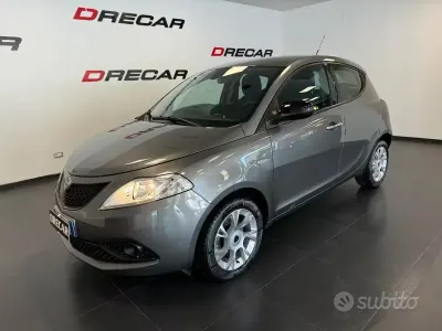 Usata Lancia Ypsilon Gold 69 CV (50 kW) 2018 Grigio Utilitaria