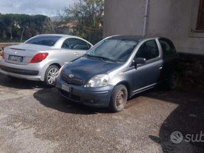Usata Toyota Yaris 65 CV (47 kW) 2005 Grigio Utilitaria