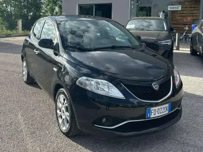 Gebraucht Lancia Ypsilon Gold 69 PS (50 kW) 2016 Schwarz Kleinwagen
