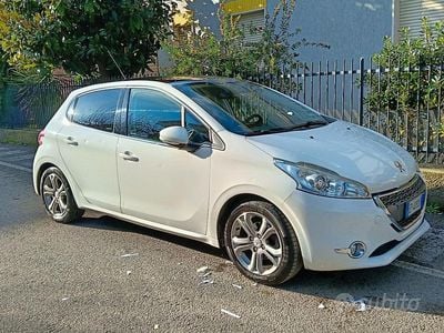 Usata Peugeot 208 68 CV (50 kW) 2012 Bianco Utilitaria