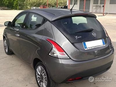 Usata Lancia Ypsilon 69 CV (50 kW) 2013 Grigio Utilitaria