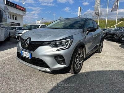 Usata Renault Captur Techno 101 CV (74 kW) 2023 Argento SUV