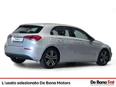 Usata Mercedes A180 Business 116 CV (85 kW) 2020 Grigio Utilitaria