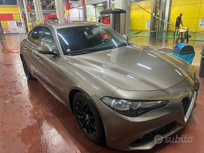 Usata Alfa Romeo Giulia Super 150 CV (110 kW) 2017 Marrone Berlina