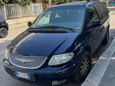 Usata Chrysler Voyager 141 CV (103 kW) 2002 Blu/azzurro Monovolume