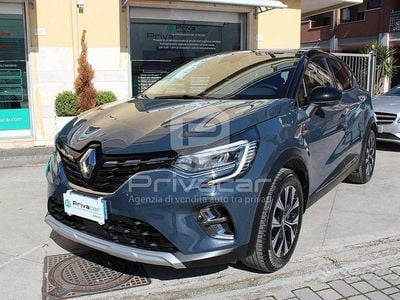 Usata Renault Captur Techno 100 CV (73 kW) 2023 Blu SUV