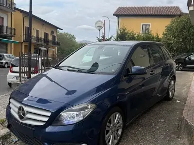 Usata Mercedes B200 Premium 136 CV (100 kW) 2012 Blu Monovolume