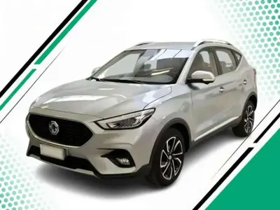 Usata MG ZS Luxury 106 CV (77 kW) 2024 Argento metallizzato SUV