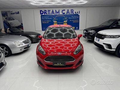 Usata Ford Fiesta 95 CV (69 kW) 2015 Rosso Berlina