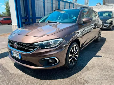 Usata Fiat Tipo Lounge 120 CV (88 kW) 2021 Marrone Station wagon