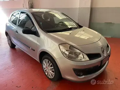 Gebraucht Renault Clio II 75 PS (55 kW) 2008 Grau Limousine