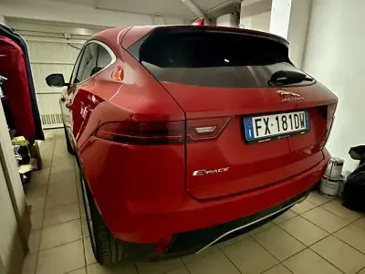 Usata Jaguar E-Pace R-Dynamic 150 CV (110 kW) 2019 Rosso SUV