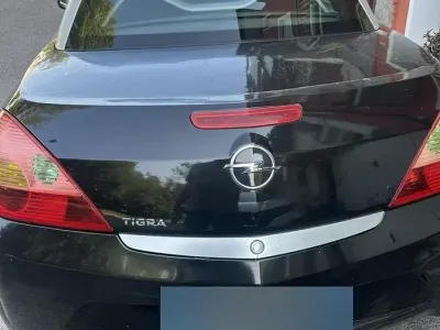 Usata Opel Tigra 90 CV (66 kW) 2006 Nero Cabrio