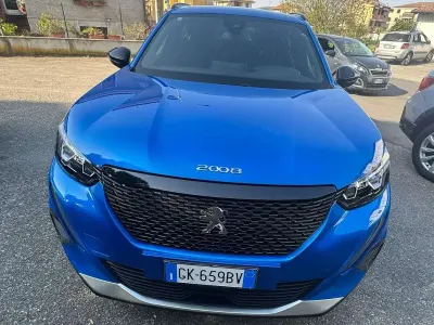 Usata Peugeot 2008 Allure 131 CV (96 kW) 2023 Blu/azzurro SUV