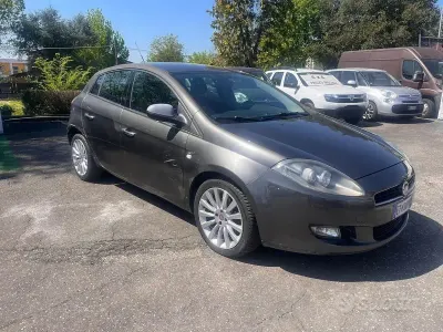 Usado Fiat Bravo 120 CV (88 kW) 2014 Gris Utilitario