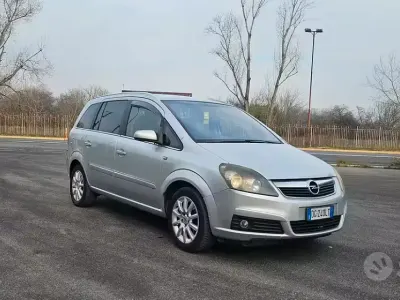 Usata Opel Zafira 94 CV (69 kW) 2007 Grigio Monovolume