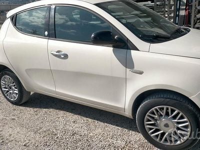 Usata Lancia Ypsilon 80 CV (58 kW) 2013 Bianco Utilitaria