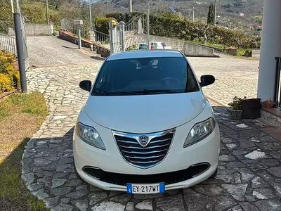 Usata Lancia Ypsilon Gold 69 CV (50 kW) 2015 Bianco Utilitaria