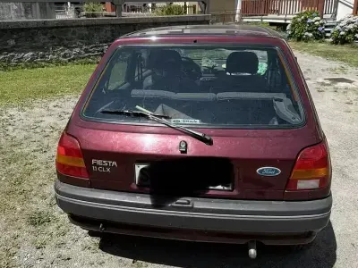 Usata Ford Fiesta 49 CV (36 kW) 1990 Rosso Utilitaria