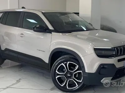 Käytetty Jeep Avenger Summit 101 HP (74 kW) 2025 Harmaa Katumaasturi