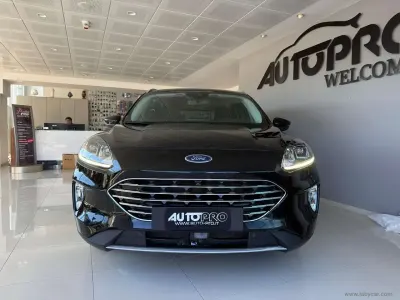 Usado Ford Kuga 120 CV (88 kW) 2021 Negro SUV
